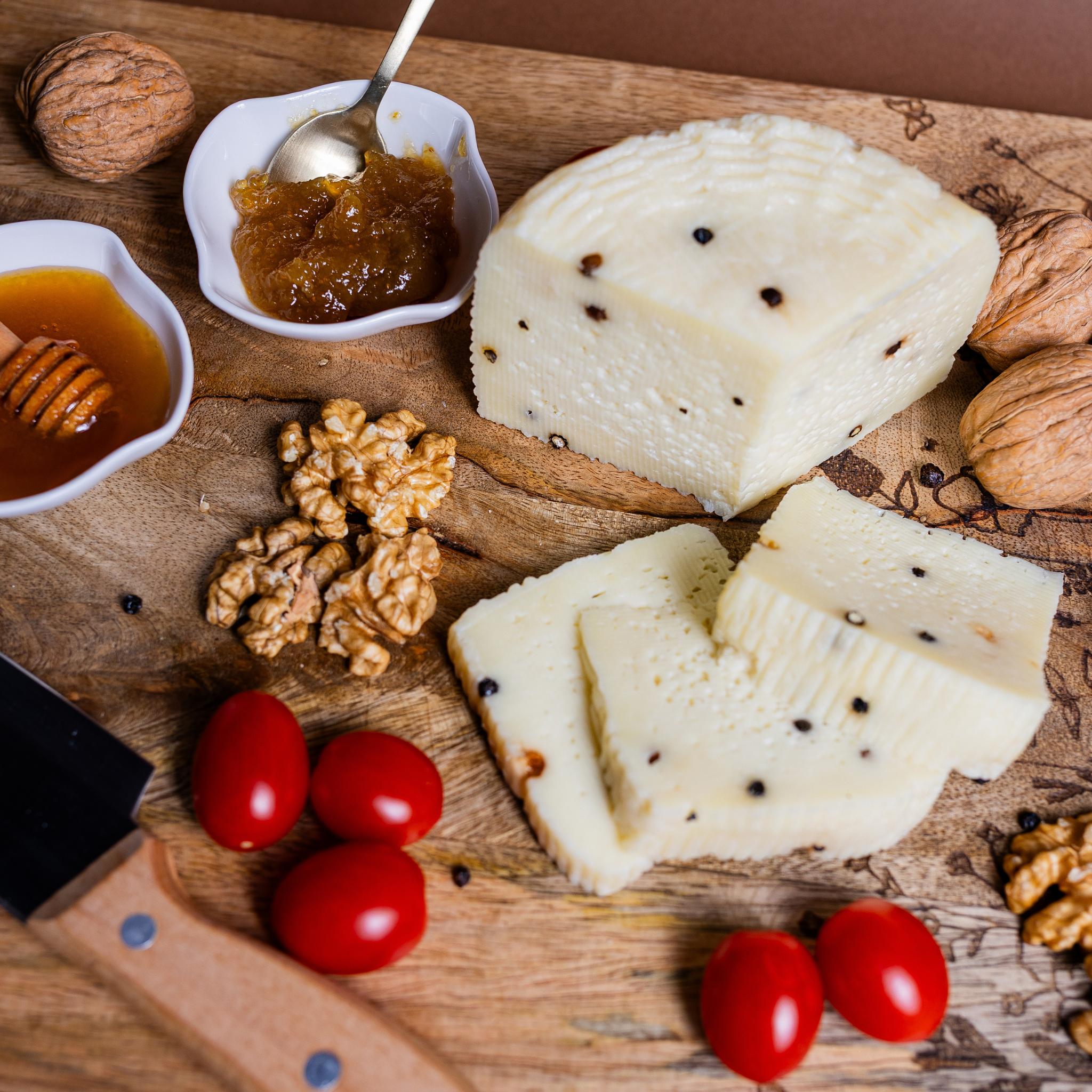 Box Degustazione Siciliana Artigianale – Formaggi & Salsiccia (2 KG)