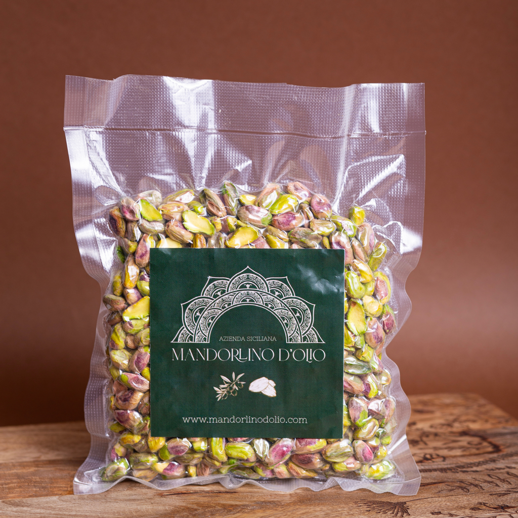 500g bag of Pistacchio Di Sicilia by Mandorlino d'olio, showcasing vibrant green pistachios in a resealable package.