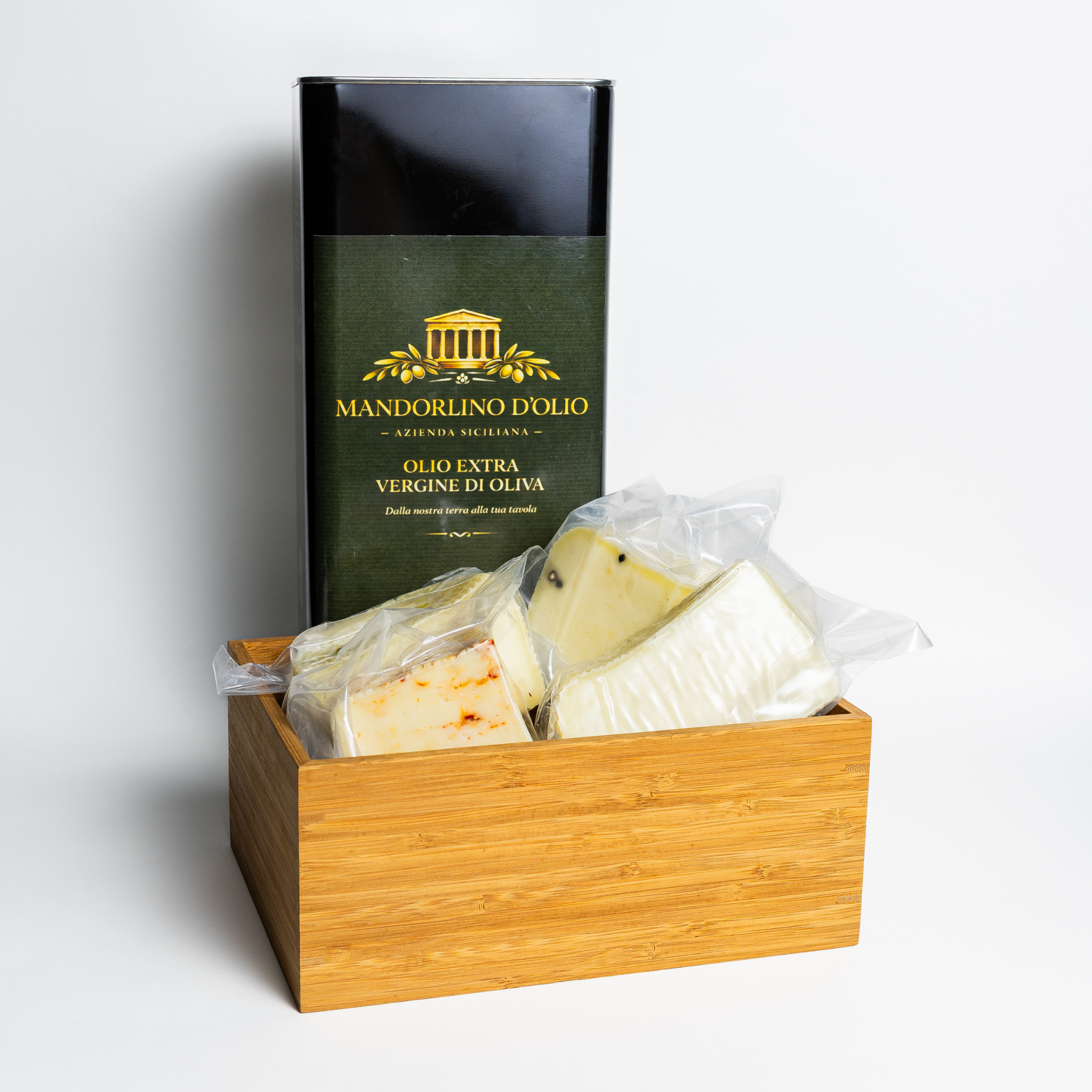 Box Scorta Siciliana Artigianale – Olio 5L & Formaggi (Famiglia)