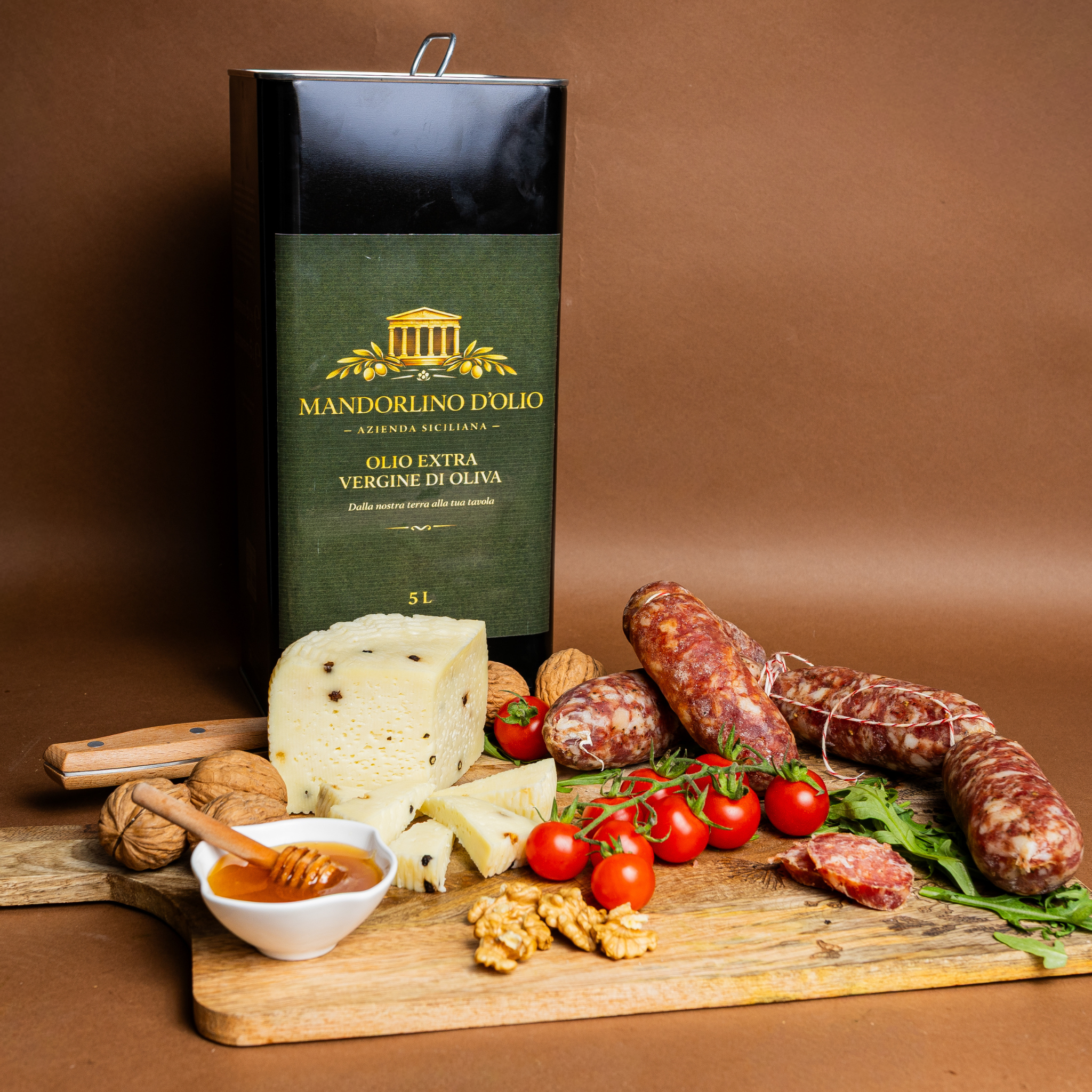 Box Scorta Siciliana Artigianale – Olio 5L & Formaggi (Famiglia)