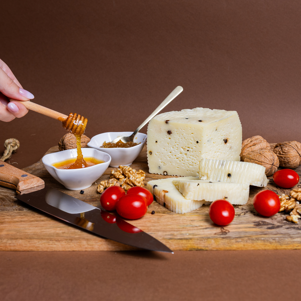 Box Degustazione Siciliana Artigianale – Formaggi & Salsiccia (2 KG)