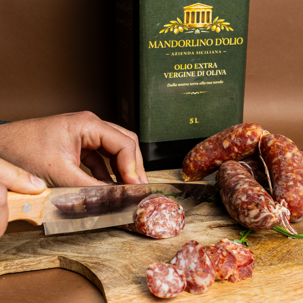 Salsiccia Secca Siciliana Fatta a Mano – Il Vero Salame di Una Volta